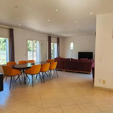 度假居 Charming House With Private Pool