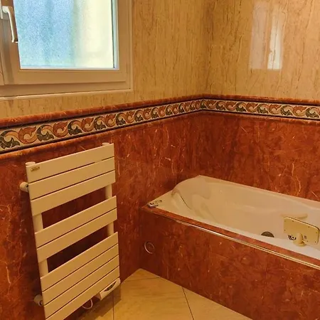 度假居 Charming House With Private Pool *