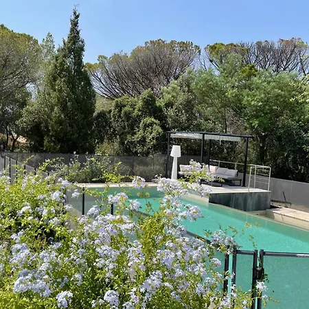 度假居 Charming House With Private Pool